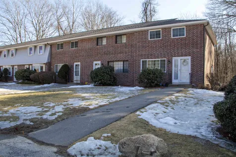 32 Oakridge Drive Londonderry NH 03053