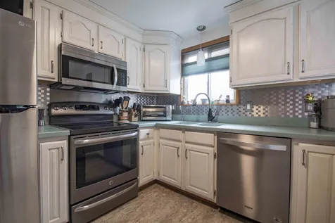 32 Oakridge Drive Londonderry NH 03053