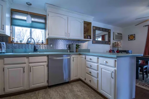 32 Oakridge Drive Londonderry NH 03053