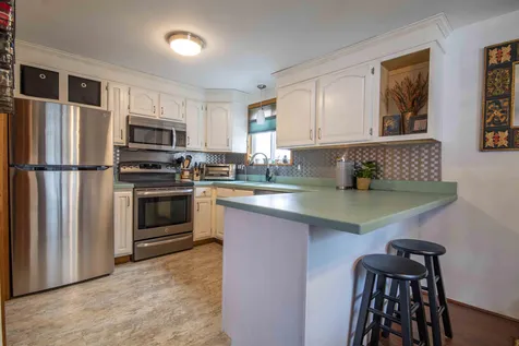 32 Oakridge Drive Londonderry NH 03053