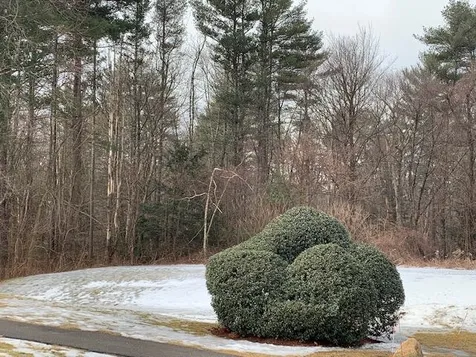 32 Oakridge Drive Londonderry NH 03053