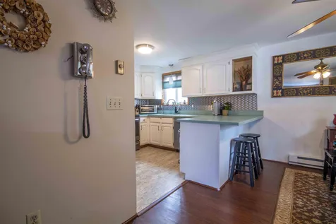 32 Oakridge Drive Londonderry NH 03053