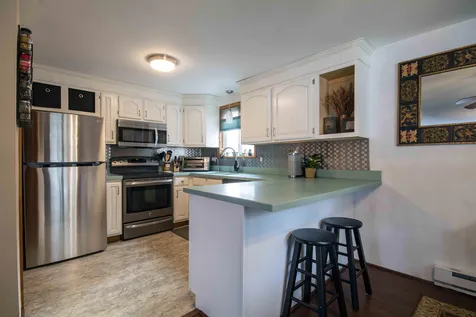 32 Oakridge Drive Londonderry NH 03053