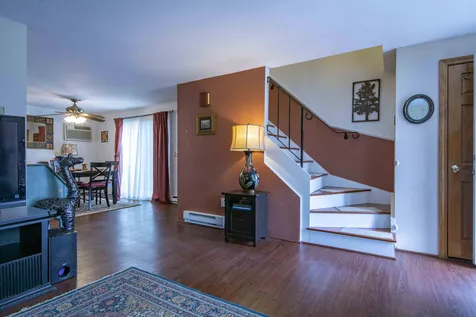 32 Oakridge Drive Londonderry NH 03053