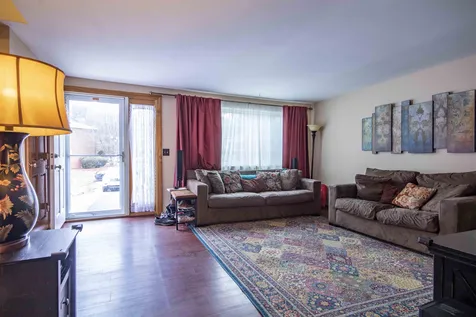 32 Oakridge Drive Londonderry NH 03053
