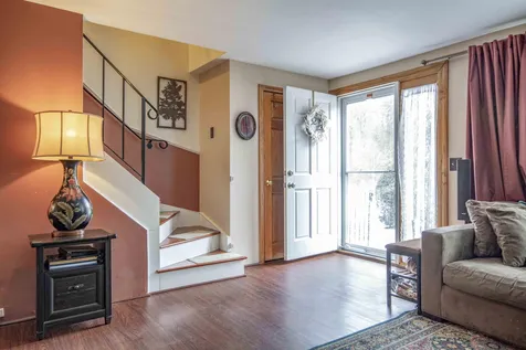 32 Oakridge Drive Londonderry NH 03053