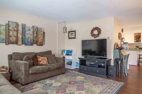 32 Oakridge Drive Londonderry NH 03053