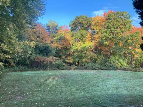 32 Oakridge Drive Londonderry NH 03053