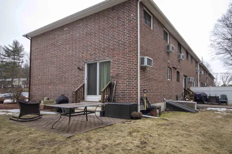 32 Oakridge Drive Londonderry NH 03053
