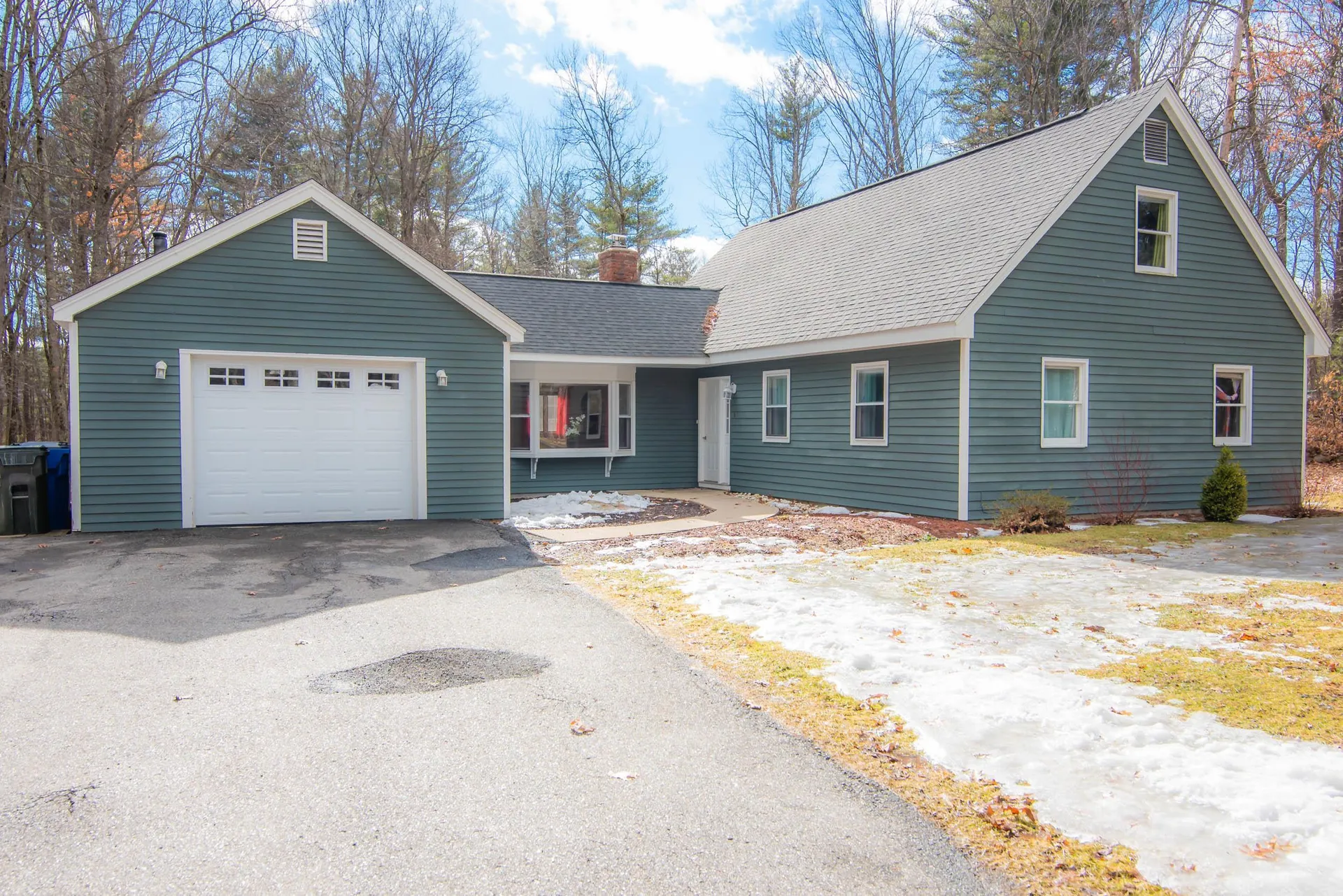 6 Shasta Drive Londonderry NH 03053