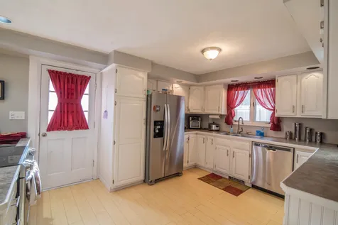 6 Shasta Drive Londonderry NH 03053
