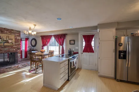 6 Shasta Drive Londonderry NH 03053