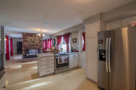 6 Shasta Drive Londonderry NH 03053