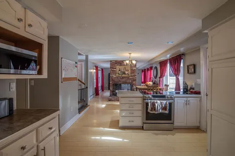 6 Shasta Drive Londonderry NH 03053