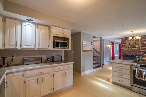 6 Shasta Drive Londonderry NH 03053