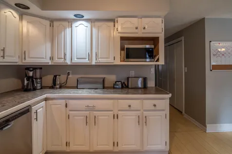 6 Shasta Drive Londonderry NH 03053