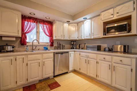 6 Shasta Drive Londonderry NH 03053