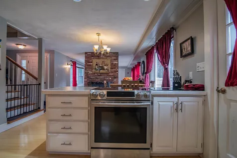 6 Shasta Drive Londonderry NH 03053