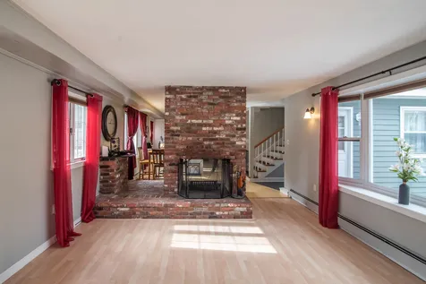 6 Shasta Drive Londonderry NH 03053