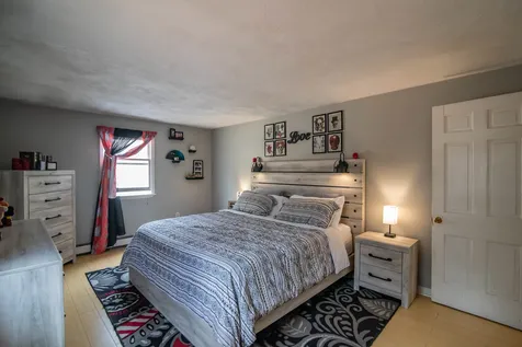 6 Shasta Drive Londonderry NH 03053