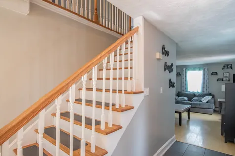 6 Shasta Drive Londonderry NH 03053
