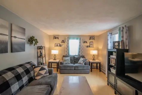 6 Shasta Drive Londonderry NH 03053