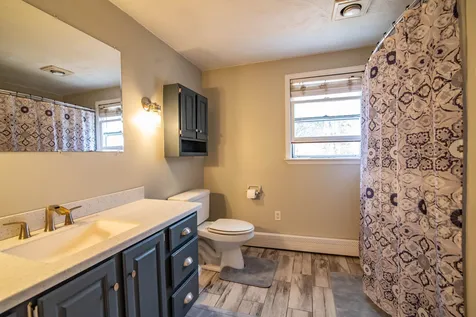 6 Shasta Drive Londonderry NH 03053
