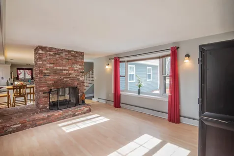 6 Shasta Drive Londonderry NH 03053