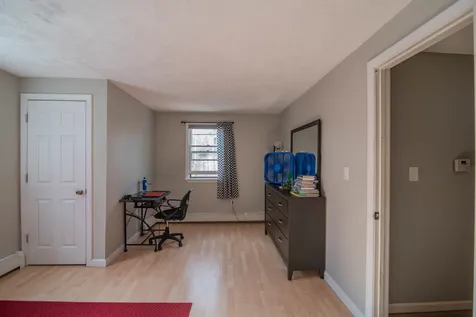 6 Shasta Drive Londonderry NH 03053