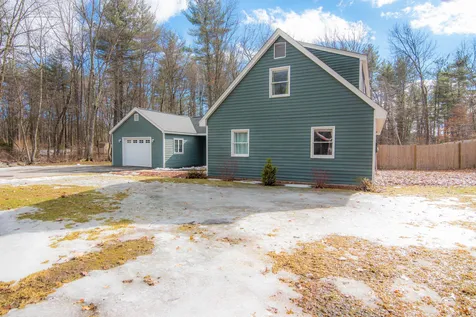 6 Shasta Drive Londonderry NH 03053