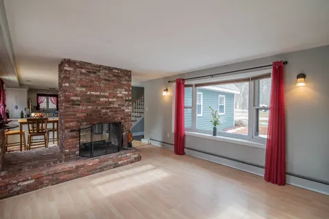 6 Shasta Drive Londonderry NH 03053