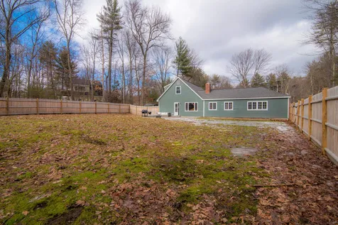 6 Shasta Drive Londonderry NH 03053