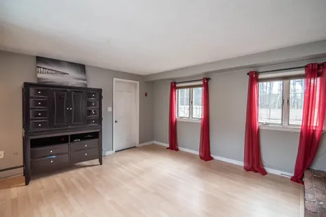6 Shasta Drive Londonderry NH 03053