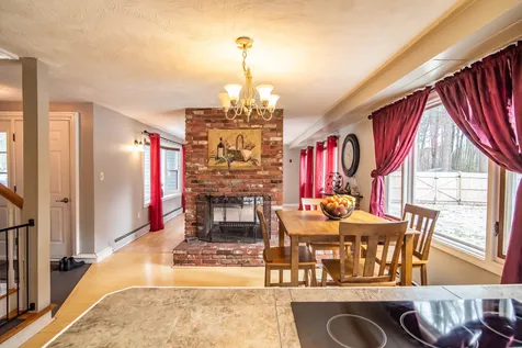6 Shasta Drive Londonderry NH 03053