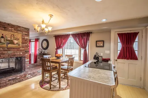 6 Shasta Drive Londonderry NH 03053
