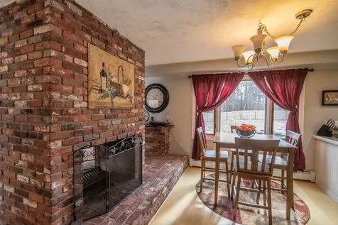 6 Shasta Drive Londonderry NH 03053