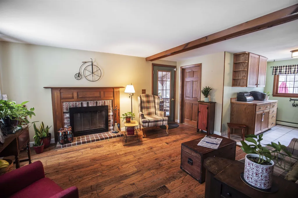 21 Hawthorne Drive Fremont NH 03044