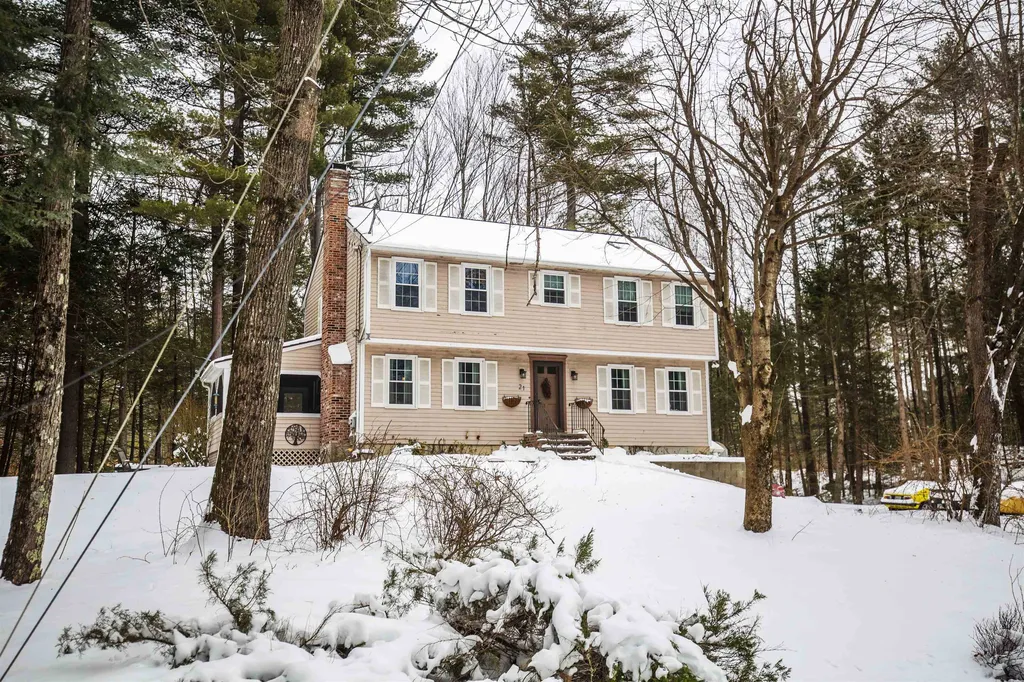 21 Hawthorne Drive Fremont NH 03044