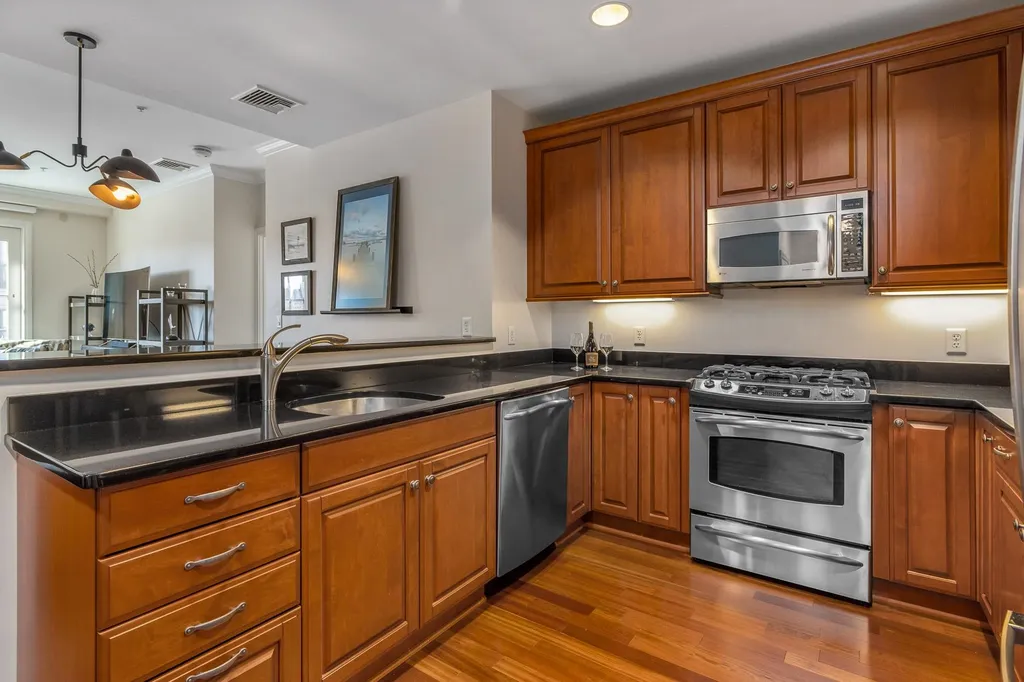 77 Hanover Street Portsmouth NH 03801