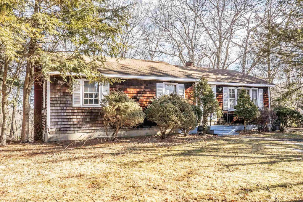 7 Leonard Avenue Hooksett NH 03106