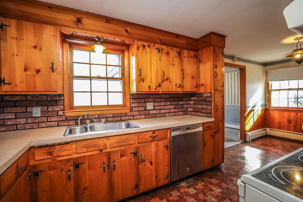 7 Leonard Avenue Hooksett NH 03106