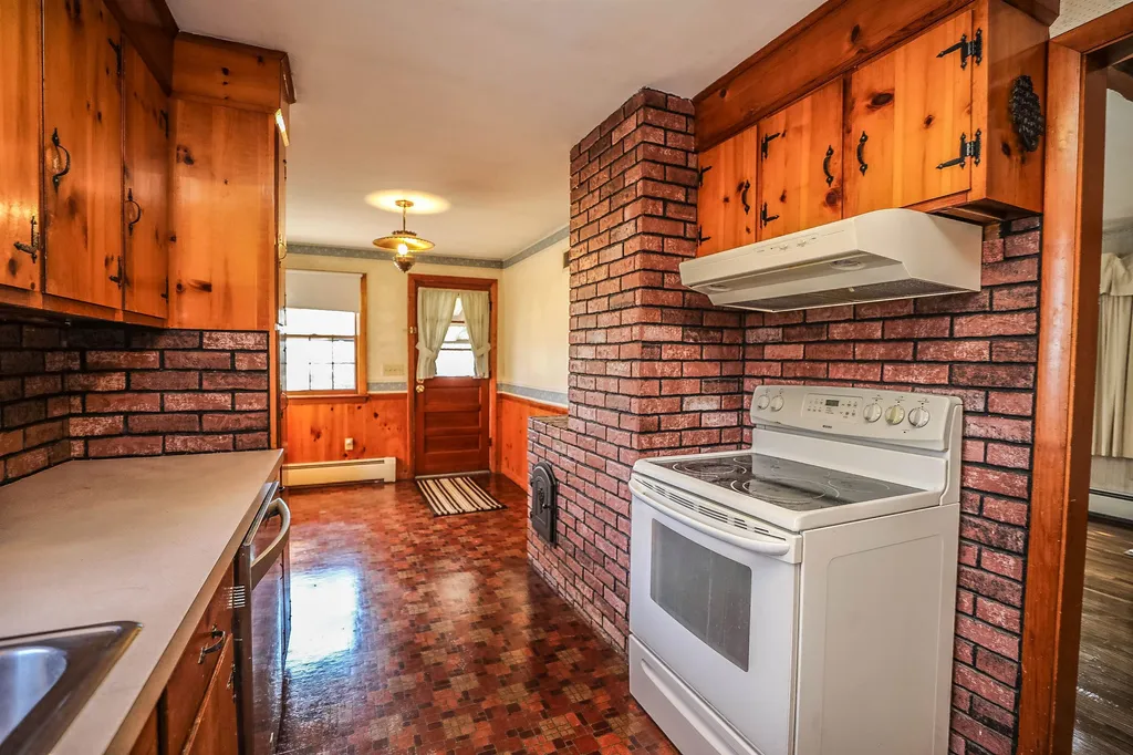 7 Leonard Avenue Hooksett NH 03106