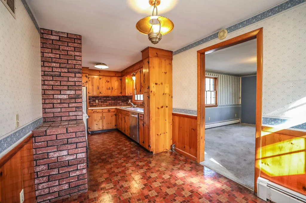 7 Leonard Avenue Hooksett NH 03106