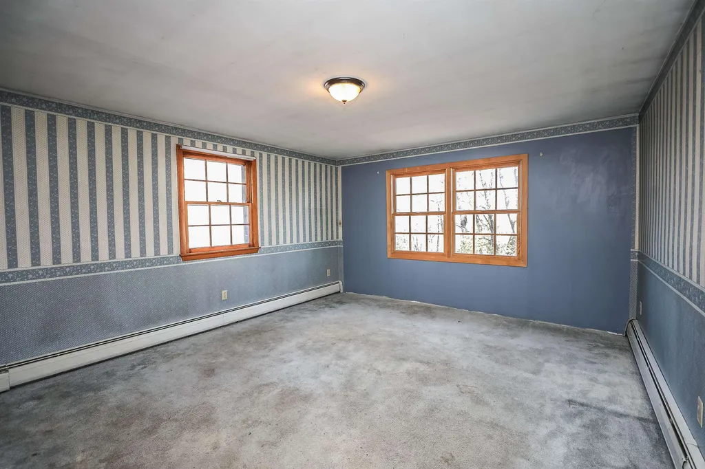 7 Leonard Avenue Hooksett NH 03106