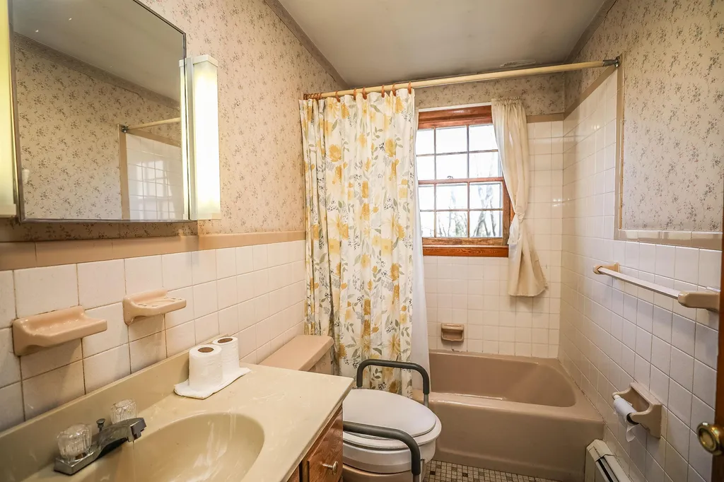 7 Leonard Avenue Hooksett NH 03106