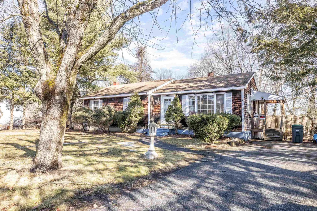 7 Leonard Avenue Hooksett NH 03106