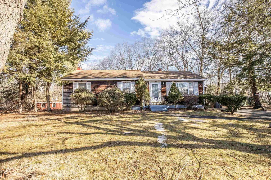 7 Leonard Avenue Hooksett NH 03106