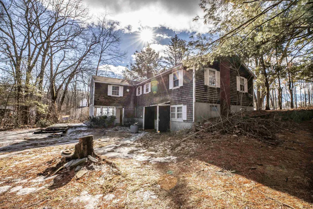 7 Leonard Avenue Hooksett NH 03106