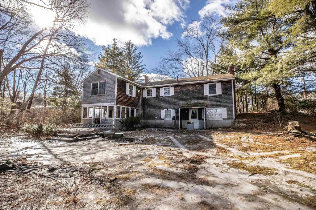 7 Leonard Avenue Hooksett NH 03106