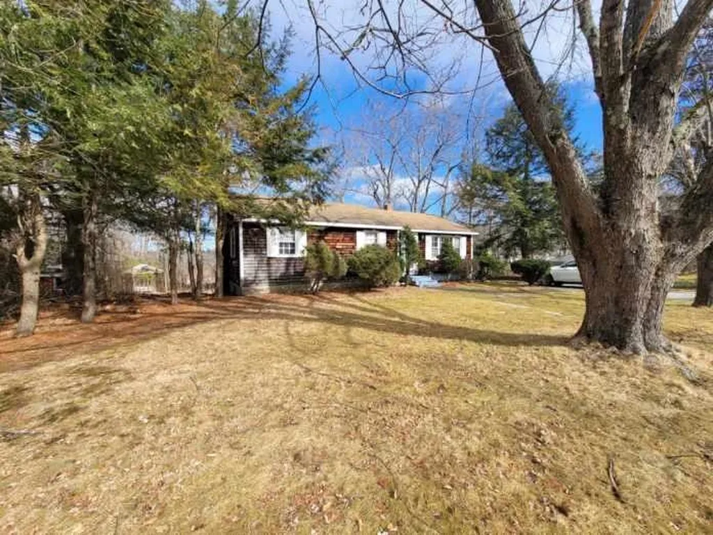 7 Leonard Avenue Hooksett NH 03106